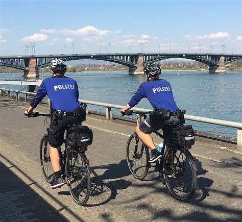 Radbenutzung Br Cke Radstreife Der Polizei Findet Fahrt Auf Fahrbahn