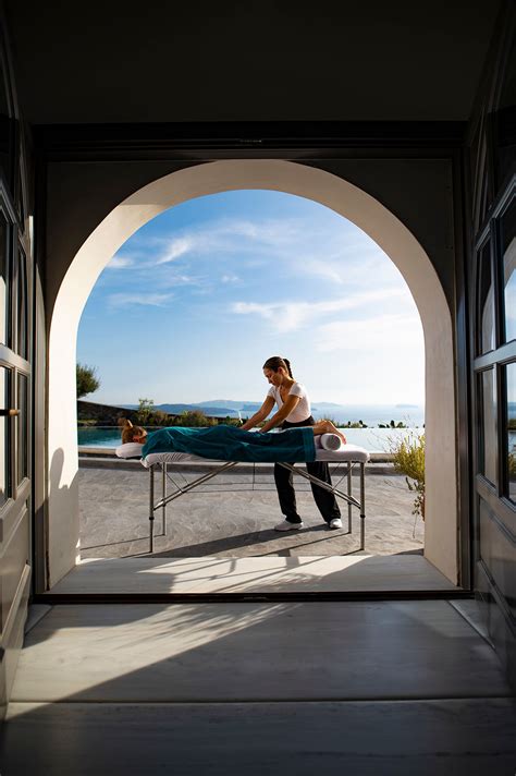 Relaxing Swedish Massage In Santorini Soma Rei Wellness