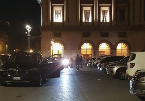 L Assedio Dei Parcheggiatori Abusivi Minacce Per La Sosta In Centro A