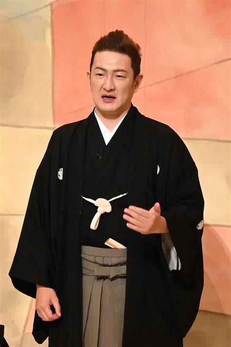 中村獅童 萬屋襲名の祝幕お披露目 中村萬壽・時蔵・梅枝の祝幕は千住博、中村陽喜・夏幹の祝幕はビートたけし作 [画像ギャラリー 10 22] ステージナタリー