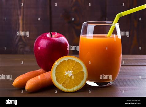 Jugo de naranja saludable fotografías e imágenes de alta resolución Alamy