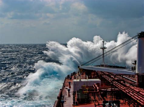 ship waves stock  pictures royalty  images istock