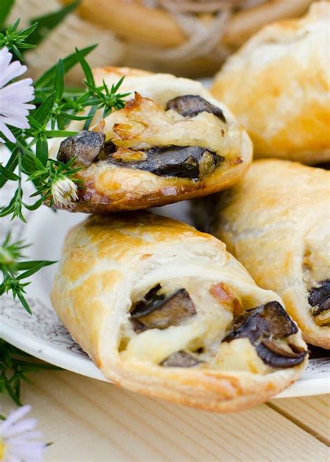 Puff Pastry Bites with Caramelized Onions and Mushrooms - Savory Puff ...