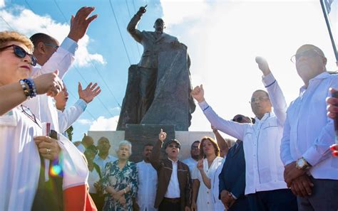 Alcalde Manuel Jiménez inaugura estatua monumental en honor a Peña