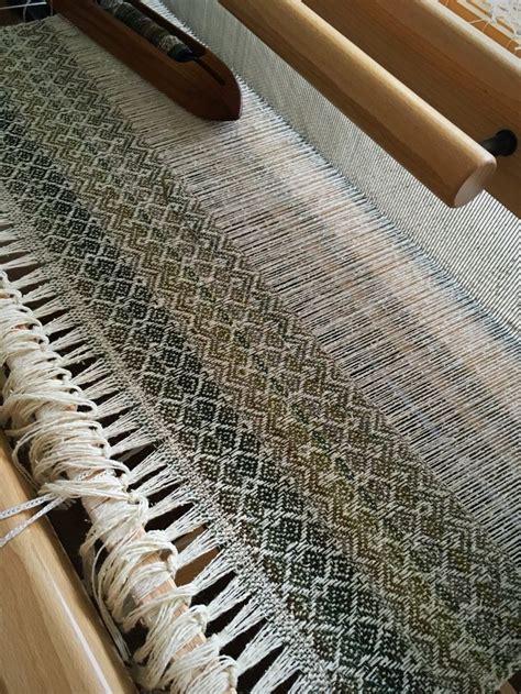 Point Twill Weaving with Handspun Weft