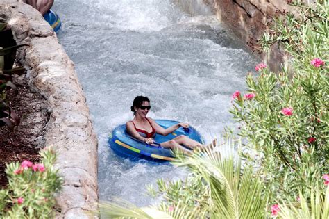 Katy Perry Bikini At Atlantis Paradise Island Gotceleb The Best