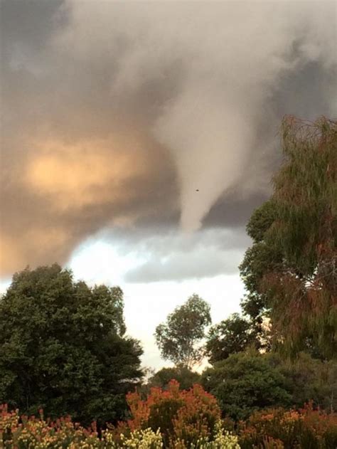 Dubbo Tornado And Large To Giant Hailstones Eastern Nsw Extreme Storms