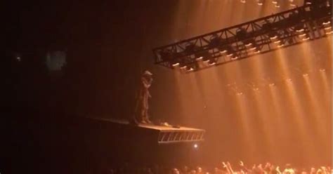 Kanye West Booed At A San Jose Concert After Revealing He Is A Donald