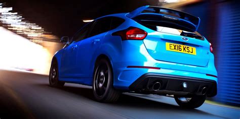Ford Focus RS: hardcore hot hatch - Read Cars