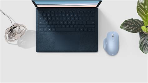 Buy the Bluetooth® Ergonomic Mouse - Microsoft Store