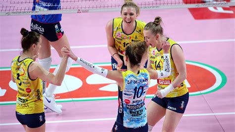 Playoff A Femminile L Imoco Volley Sfrutta Il Match Point Del