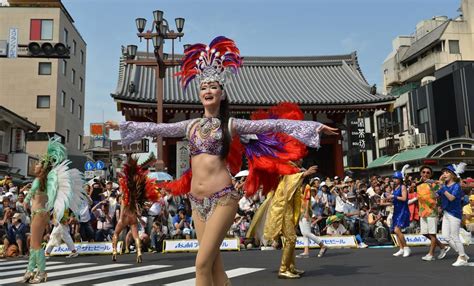 夏を締めくくる情熱的な踊り 浅草サンバカーニバル 読んで見フォト 産経フォト