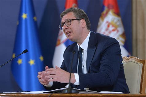 Aleksandar Vučić Na RTS u reklamirao intervju na drugoj televiziji