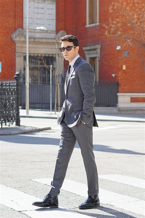 Grey Suit Outfit Ideas For Men Trajes Grises Hombre Trajes Traje Gris