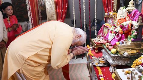 Pm Modi Performs Puja Greets People On Ganesh Chaturthi