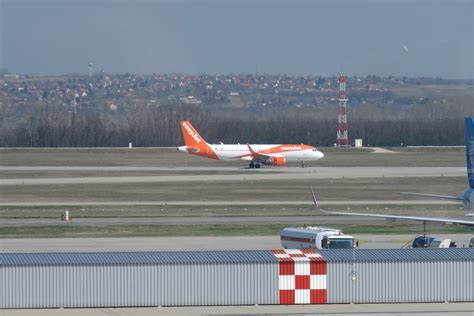 G Ezwh Easyjet Airbus A Blue Velvet