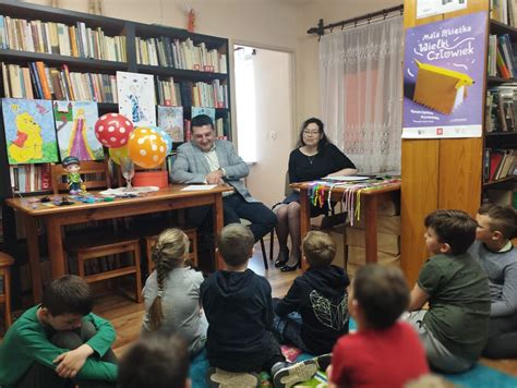 Biblioteka świat w jednym miejscu Tydzień Bibliotek w Tokarni