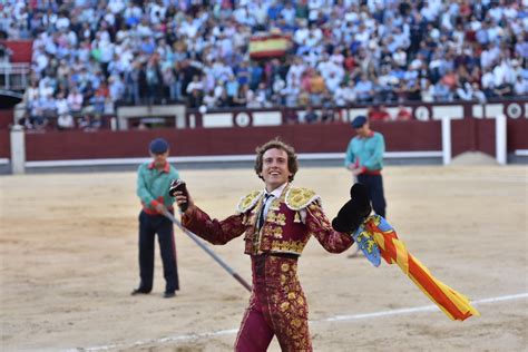 Muy Grave Cornada A Escribano Oreja Para Rom N Y Faen N Sin Premio