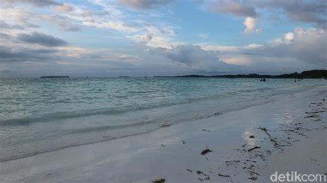 Senja Di Pantai Pasir Terhalus Di Dunia Pantai Ngurbloat Maluku