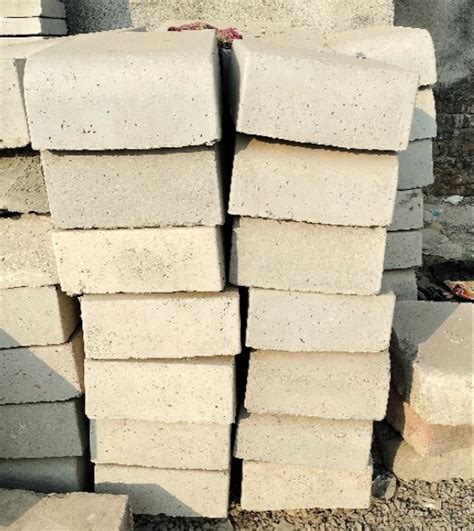 Outdoor Grey Concrete Kerb Stone For Landscaping At Rs 90 Piece In Kanpur