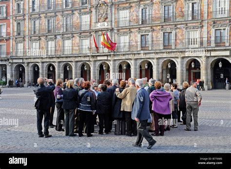 Madrid Sightseeing Group Hi Res Stock Photography And Images Alamy