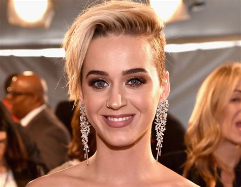 Katy Perry dévoile son clip Swish Swish Maurisique