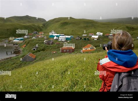 Native Village Von Atka Auf Atka Insel Sw Ak Sommer Stockfotografie Alamy