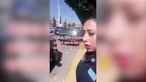 Policía recibe multa por estacionarse en sitio prohibido Vídeo