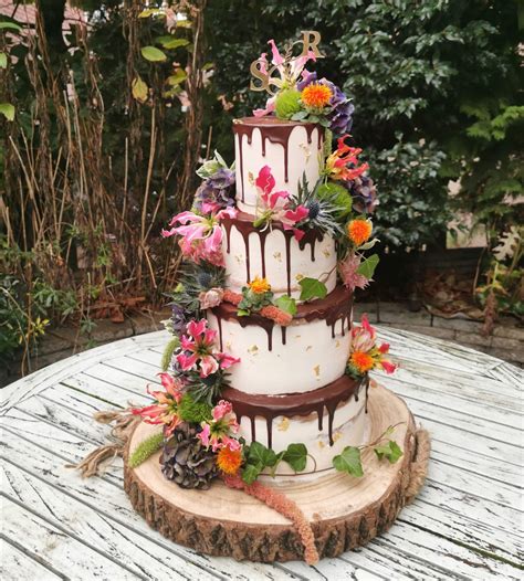 Chocoladedrip Semi Naked Wedding Cake Enjoy Cakes