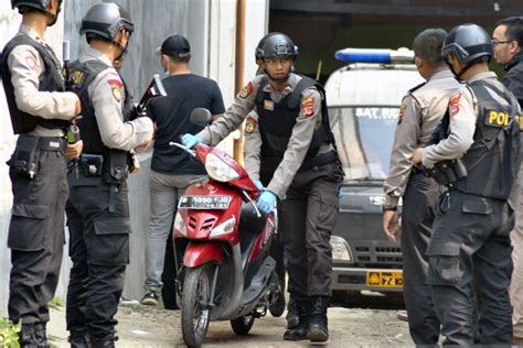 Densus Tangkap Dua Terduga Teroris Di Jatim ANTARA News