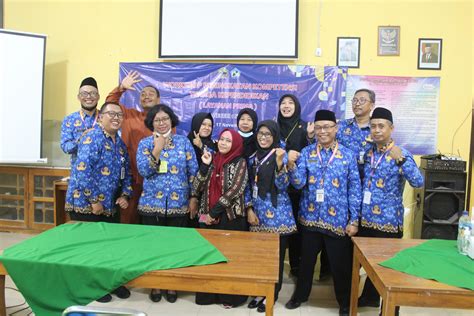 Workshop Kompetensi Tenaga Kependidikan Layanan Prima SMA N 1 SULANG