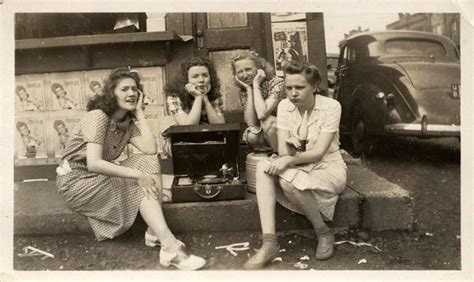 40 Lovely Photos Of Women In Polka Dot Dresses From The 1940s ~ Vintage