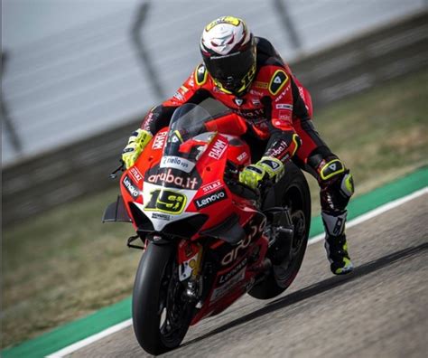 Hasil Race Wsbk Indonesia Finis Kedua Alvaro Bautista Juara Dunia