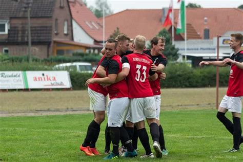 Souver N Aufgespielt Strelitzer Fc Feiert In Ballin Ein Sch Tzenfest