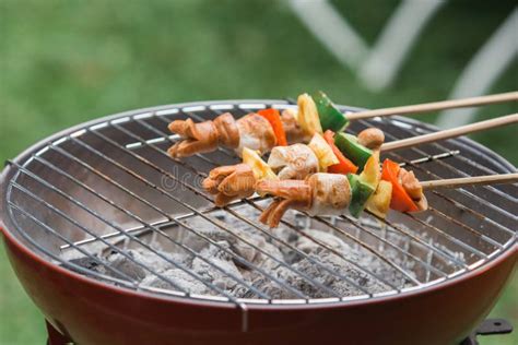 Grill Mit Satay Gegrillt Stockbild Bild Von Draussen