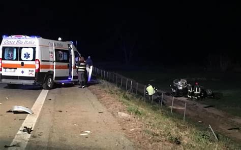 Incidente Stradale Sul Raccordo Ivrea Santhi Della Cinque Feriti