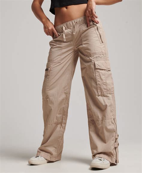 Women S Low Rise Wide Leg Cargo Pants In Cream Superdry Ie