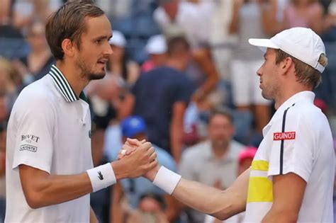 Atp Australian Open Daniil Medvedev Tops Botic Van De Zandschulp In