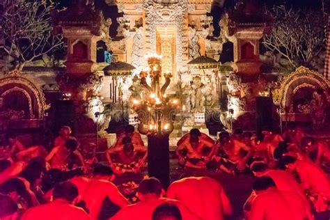 Kecak Feuer Und Trance Tanz Bei Pura Dalem Taman Kaja Ubud Bali