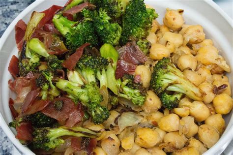 Garbanzos con brocoli y jamón El Baúl de las delicias