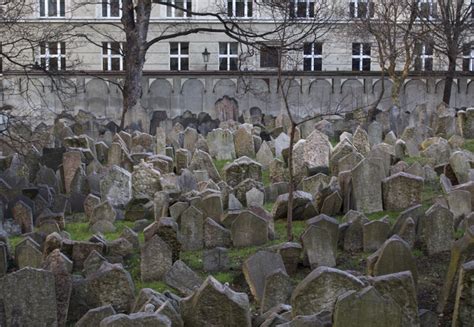 Old Jewish Cemetery in Prague - Absolute Tours Blog: Walking tours ...