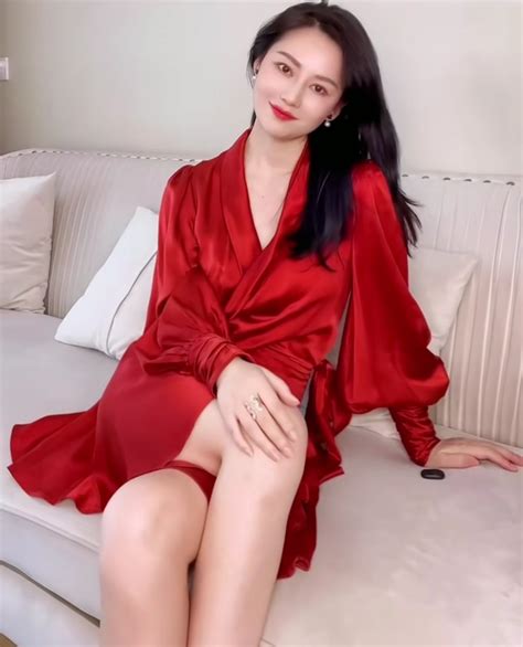 李梦白 On Twitter 老实说 在你家乡，我这样算不算美女？ Og8ph1hui0 Twitter