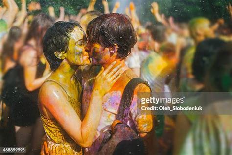 Shower Kissing Stock Fotos Und Bilder Getty Images