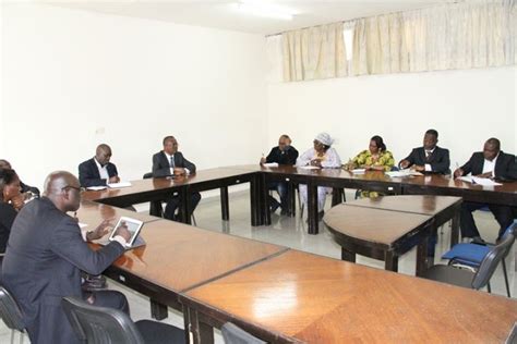 Le Ministre Alain Michel Lobognon A Chang Avec Le Directeur De L