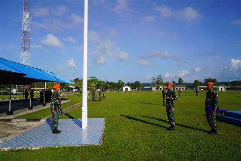 Komandan Batalyon Komando Kopasgat Pimpin Upacara Bendera Mingguan