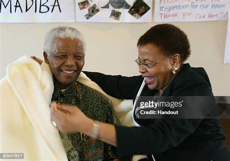 Nobel Peace Laureate Nelson Mandela Photos and Premium High Res ...