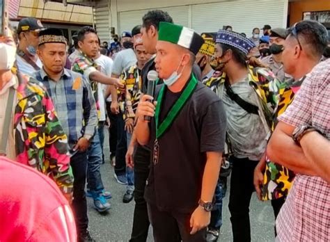 Puluhan Kader Hmi Dan Aliansi Masyarakat Kaltim Lakukan Aksi Di Depan