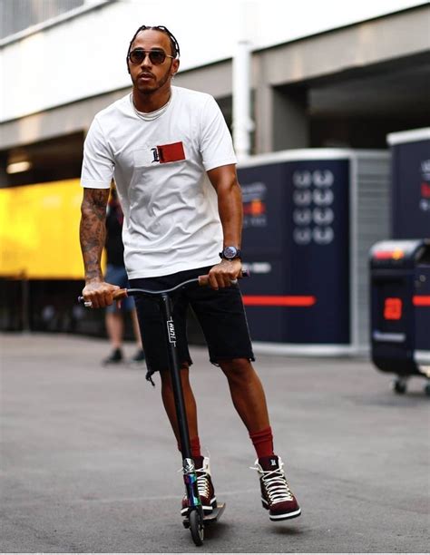 Pin De Assie22 Em Lewis Hamilton 2019 🌞 Mercedes Amg Hamilton