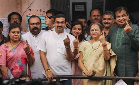 Maharashtra Voting Begins In 5 Lok Sabha Seats In First Phase