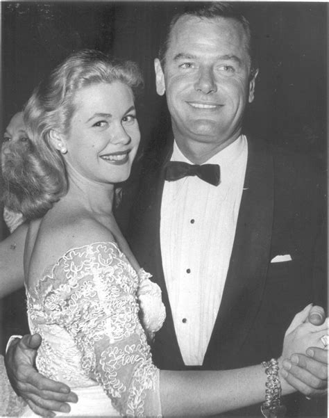 'Bewitched' Star Elizabeth Montgomery: Meet Her Four Husbands
